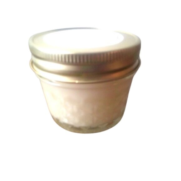 Candle Company Saffron & Suede scented candle with Coconut/paraffin NIP 4.0oz - Picture 3 of 3